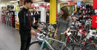 BEGINNER’S GUIDE TO BUYING A ROAD BIKE